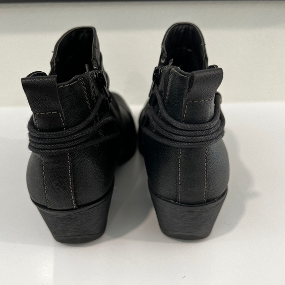 Earth Origins 8 Anika Ankle Bootie Black Comfy goth - Picture 4 of 8